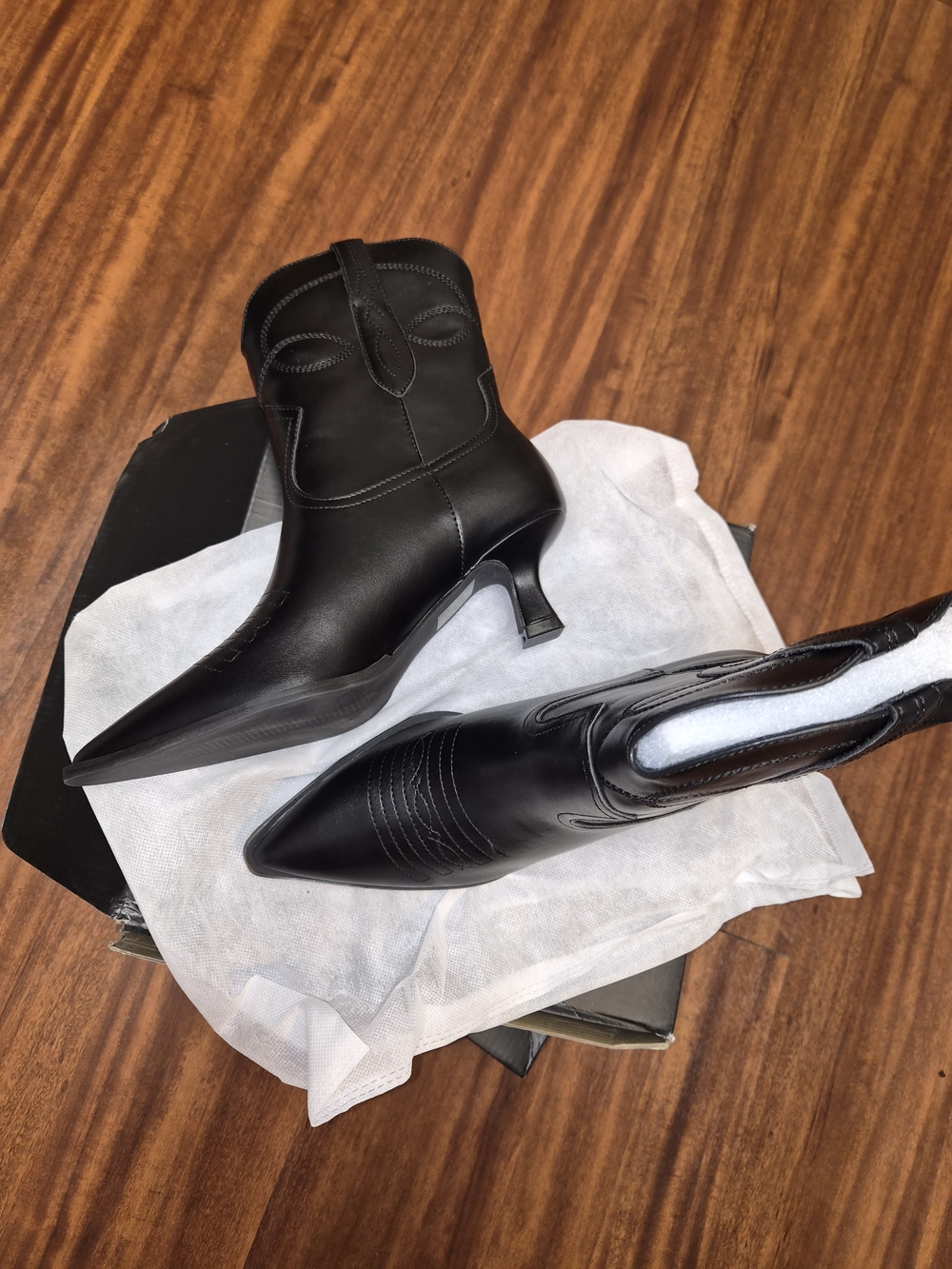 Women's Black Pointed-Toe Kitten Heel Western Ankle Boots